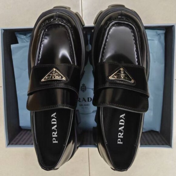 Prada Women's Glossy Black Flats - Picture 3 of 5